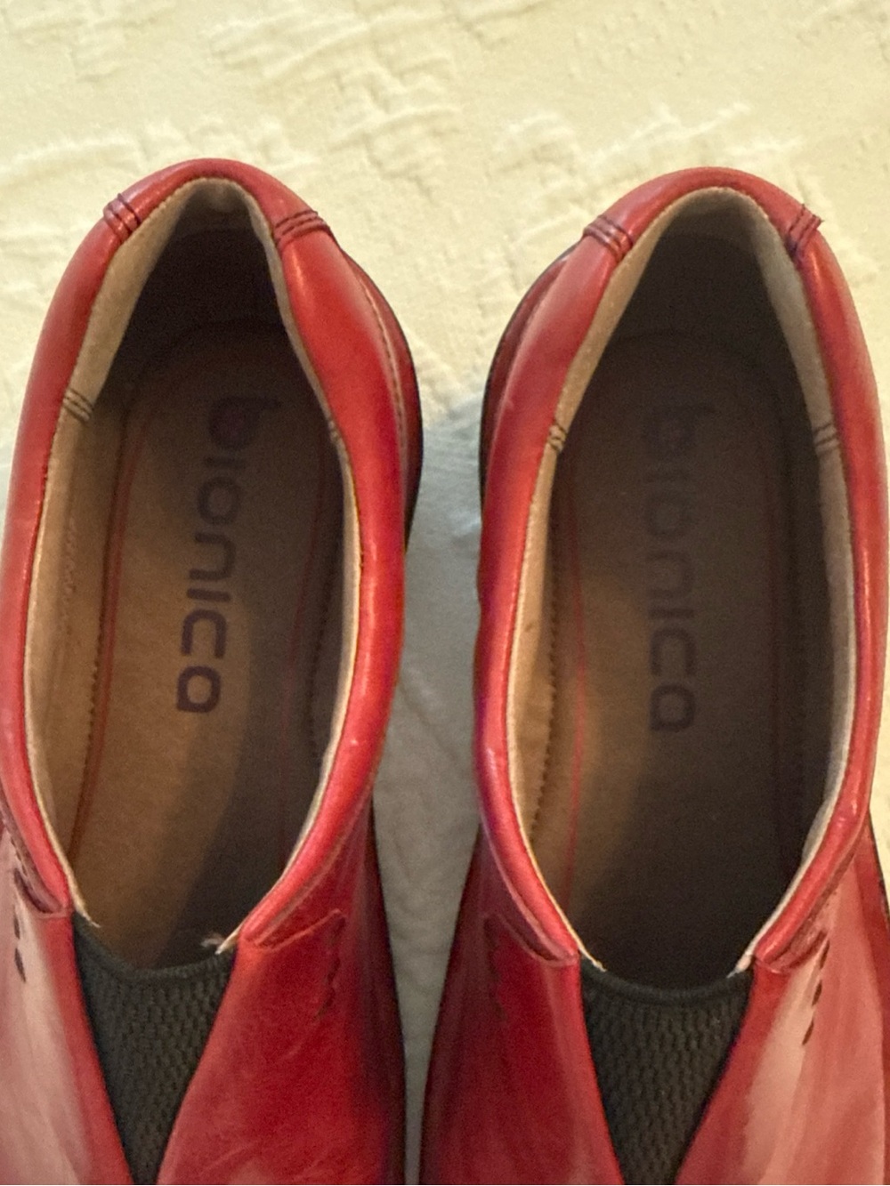 Bionica Women’s Red Leather Slip-On Loafers - Picture 2 of 6